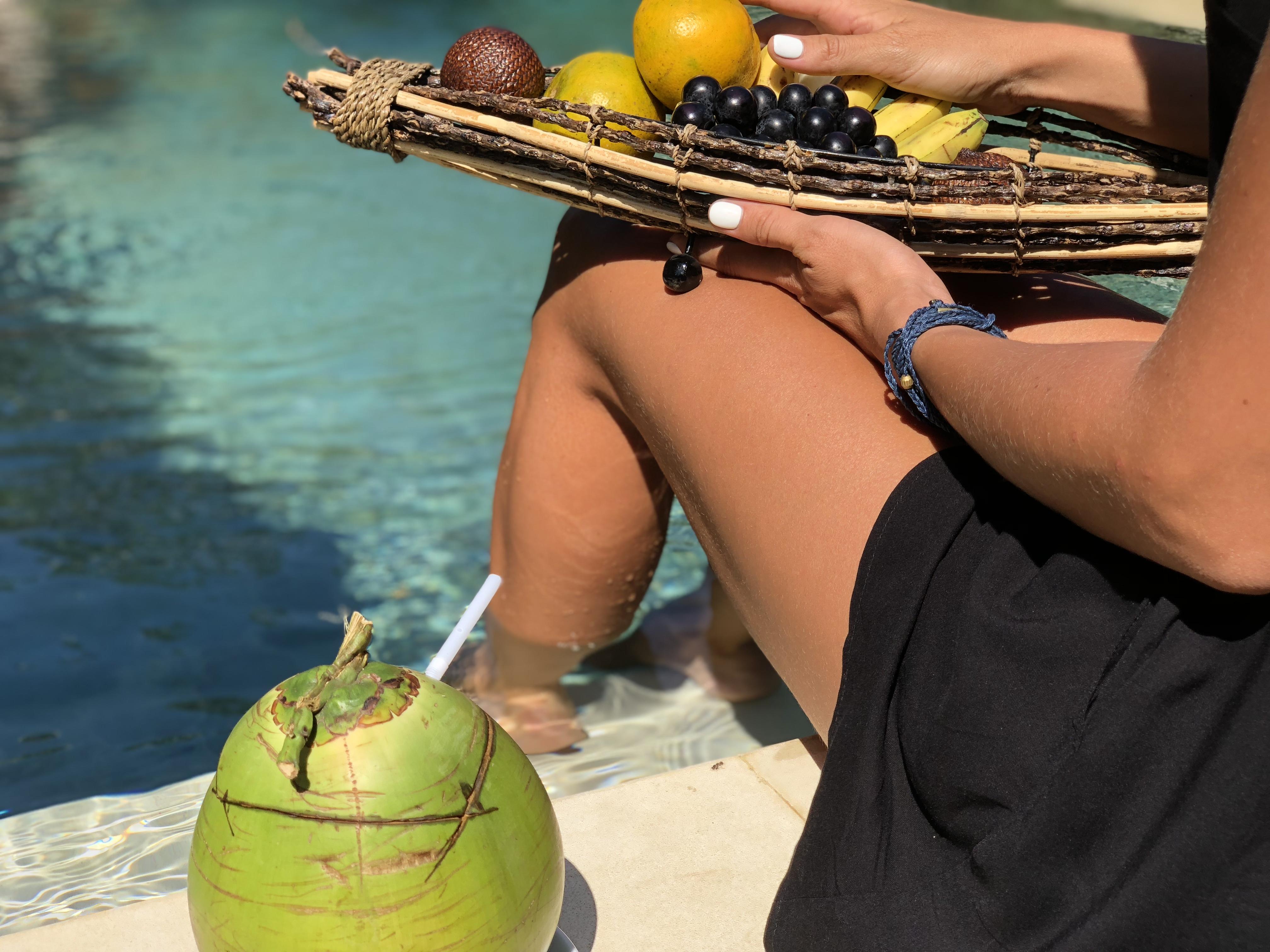 Ubud Nyuh Bali Resort & Spa Dış mekan fotoğraf A coconut drink