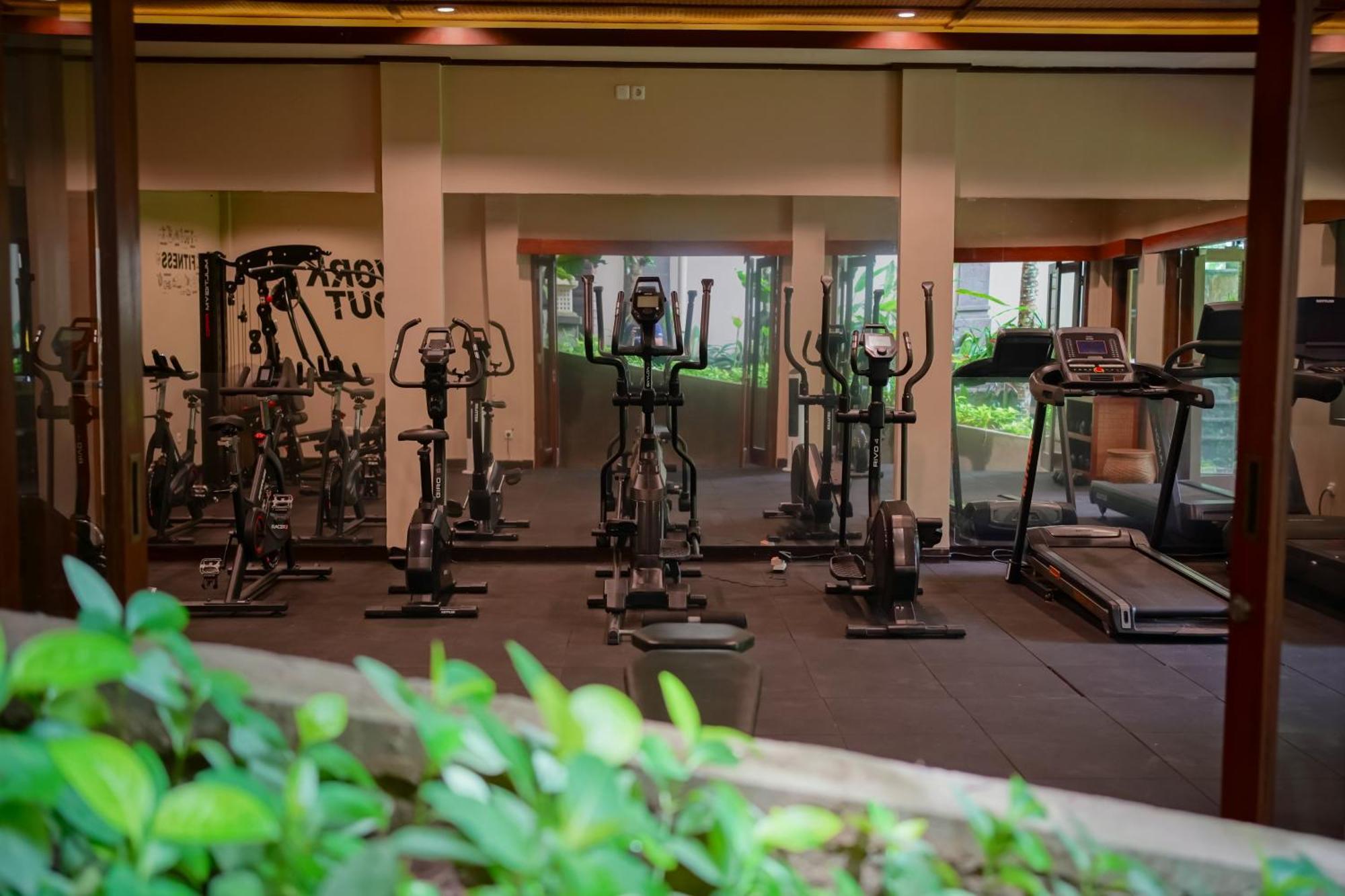 Ubud Nyuh Bali Resort & Spa Dış mekan fotoğraf The gym at the hotel